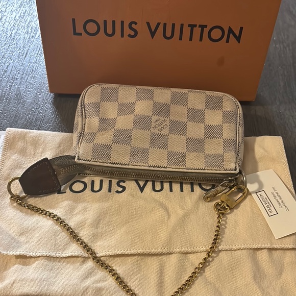 Louis Vuitton Cream and Blue Checkered Wristlet - Picture 3 of 14